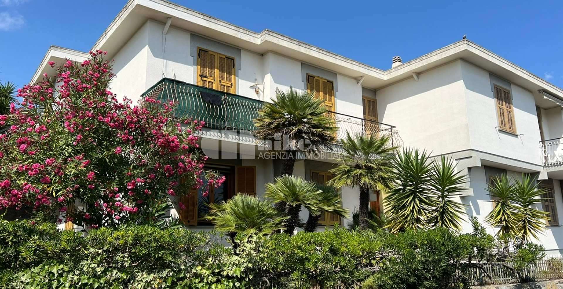 Trilocale con giardino