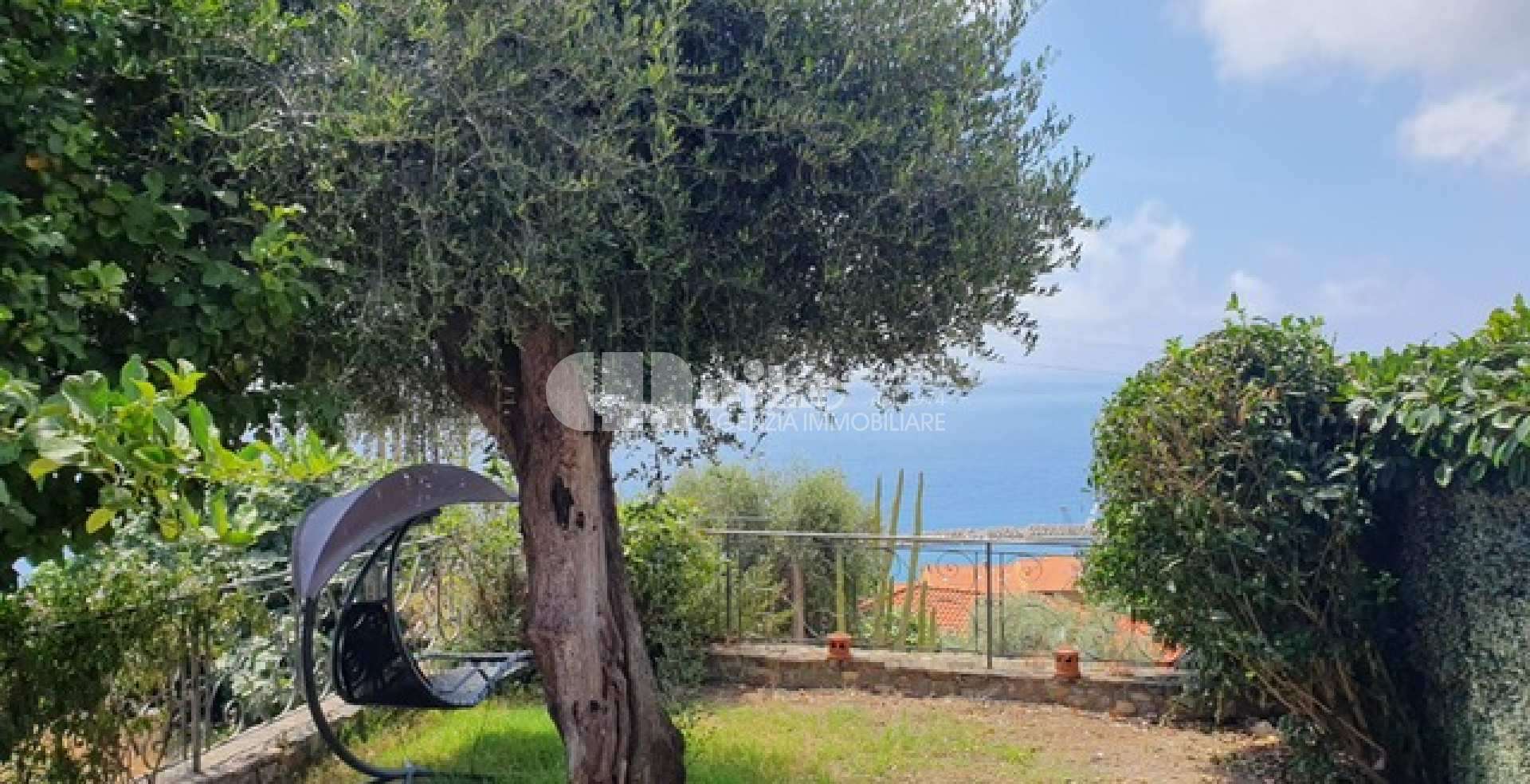 TRILOCALE IN VILLA 