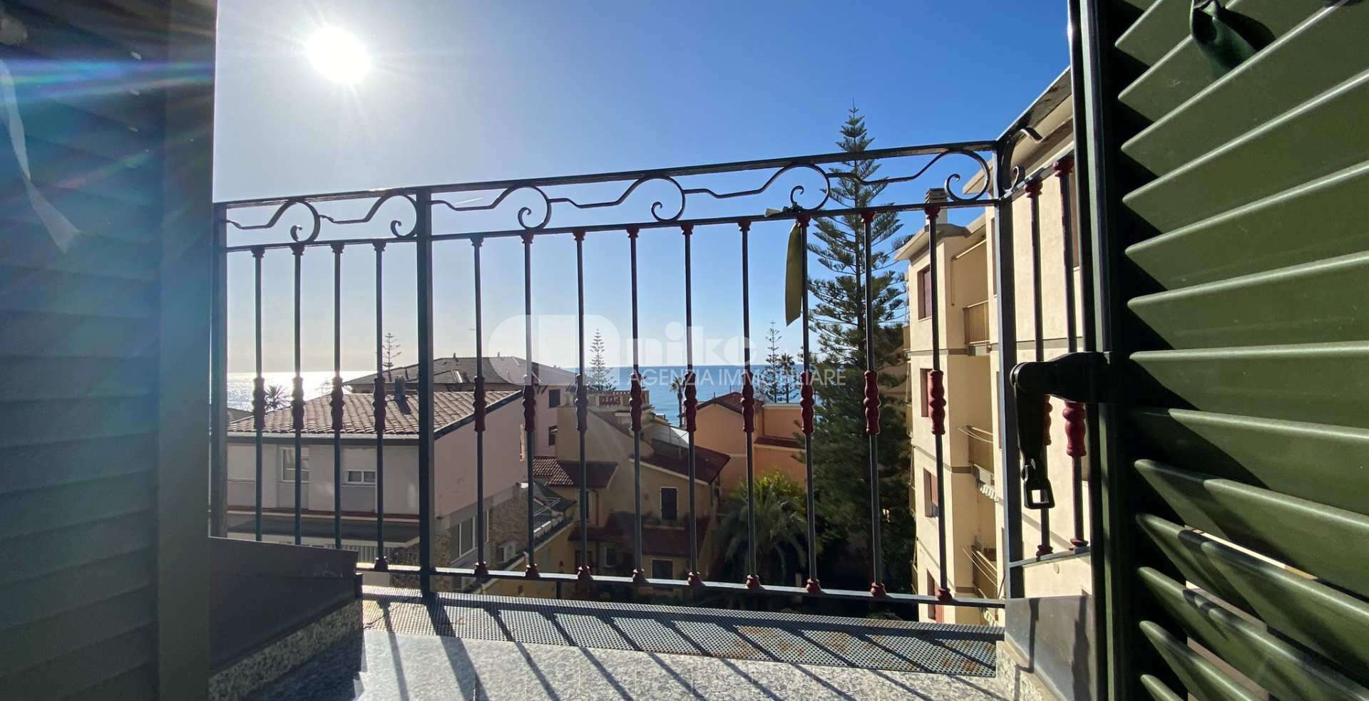 Bilocale in casa d'epoca con vista mare
