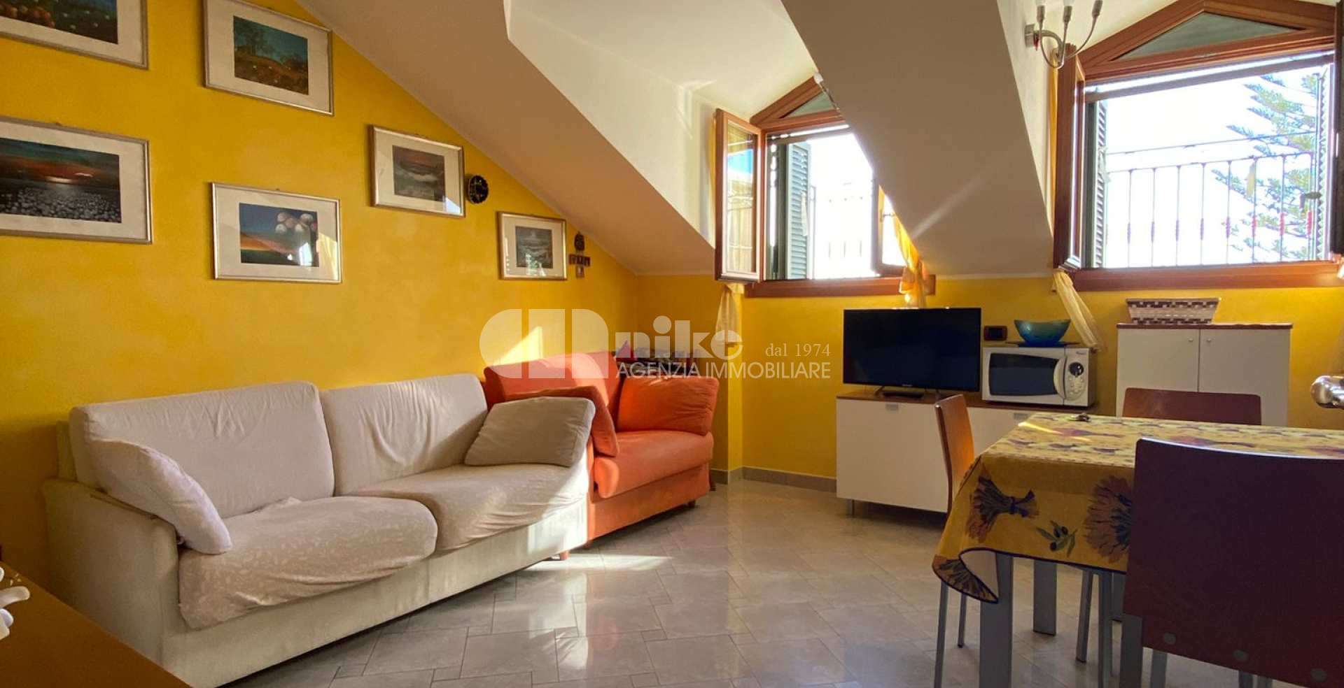 Bilocale in casa d'epoca con vista mare