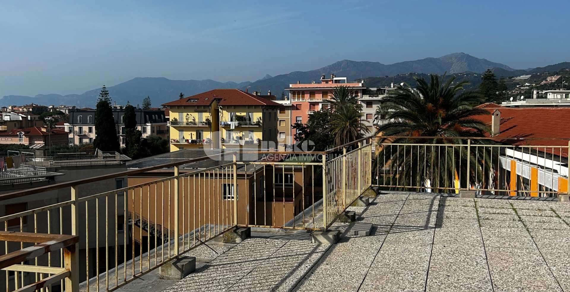 terrazza e locale di sgomebero 