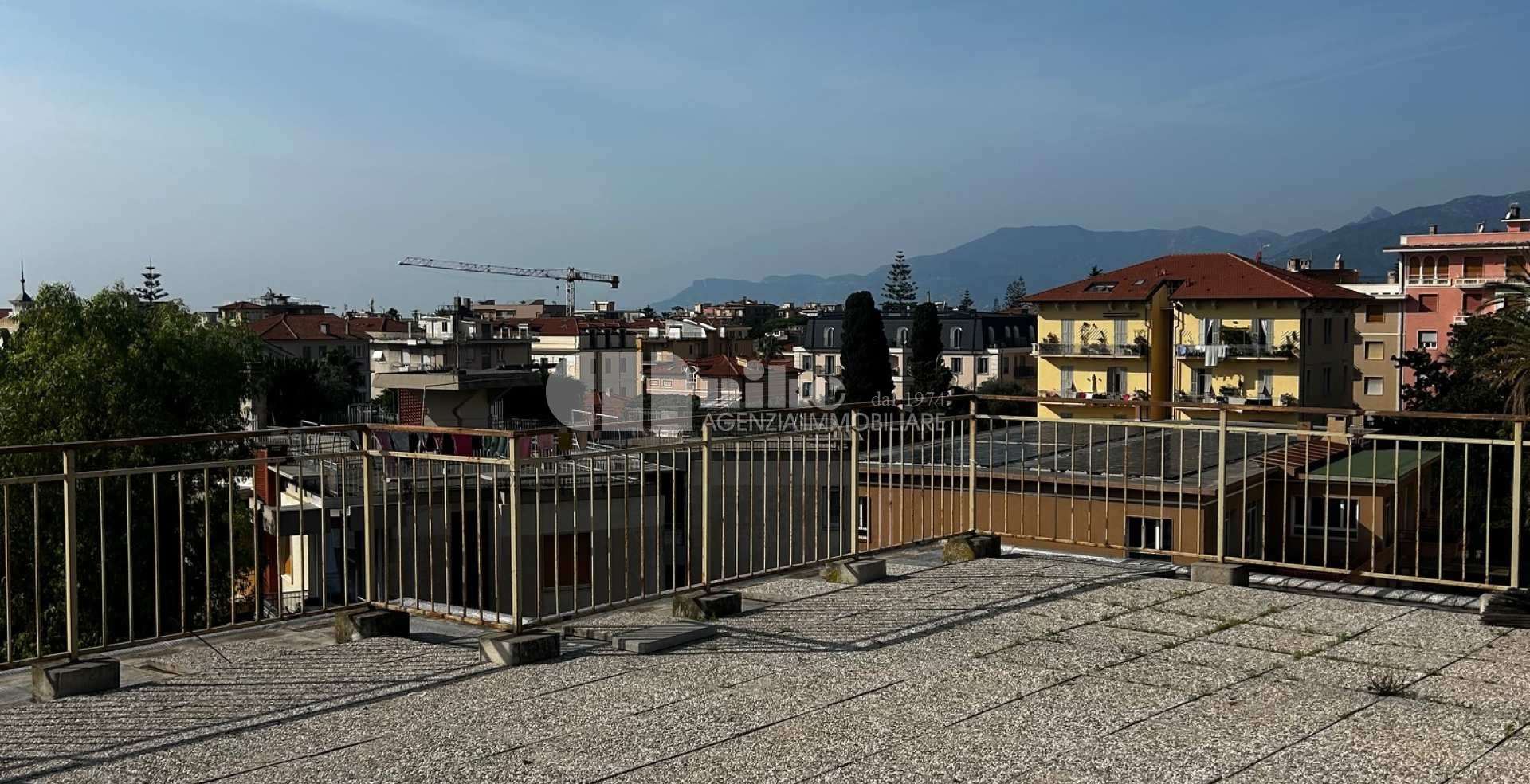 terrazza e locale di sgomebero 