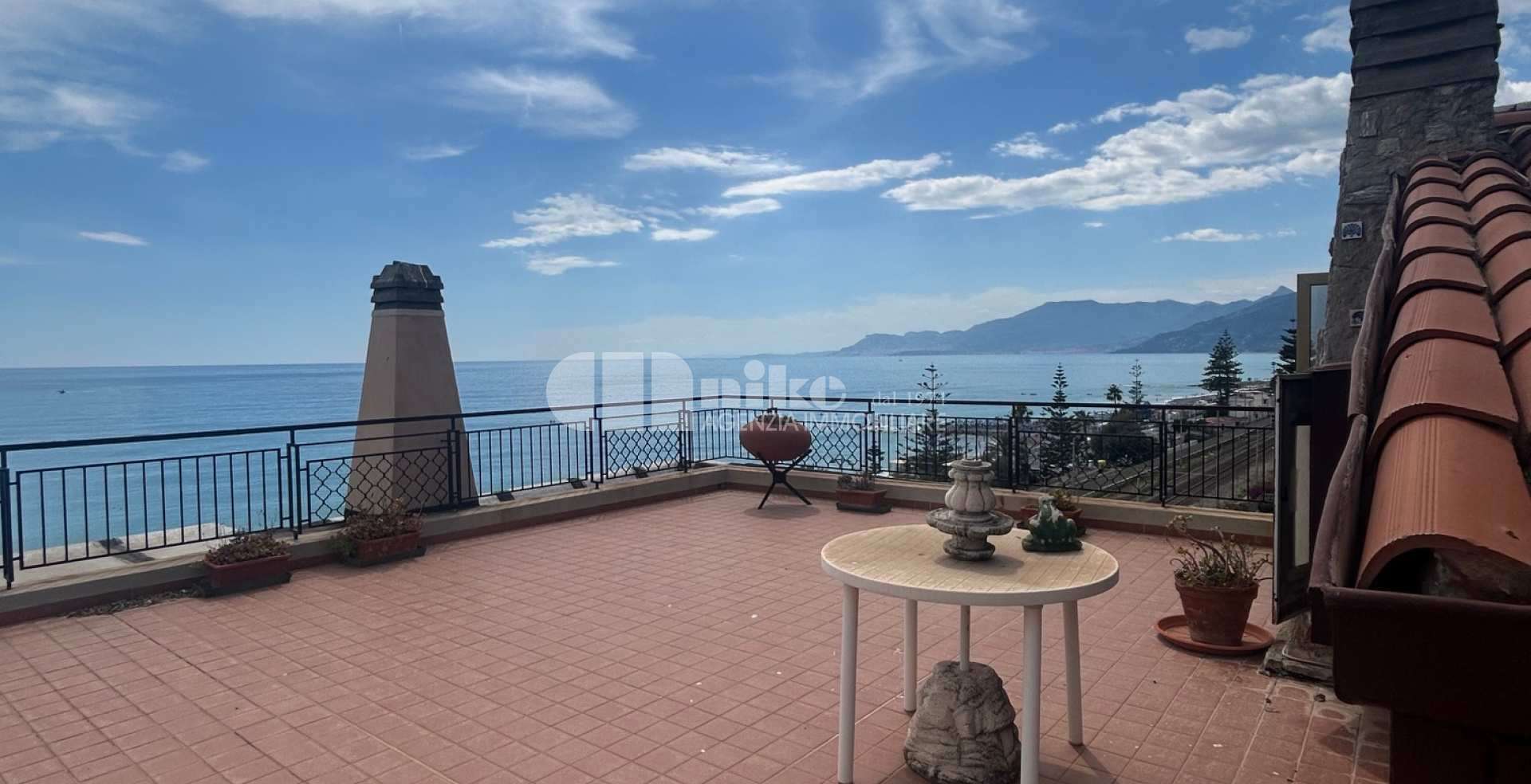 Attico con terrazza vista mare