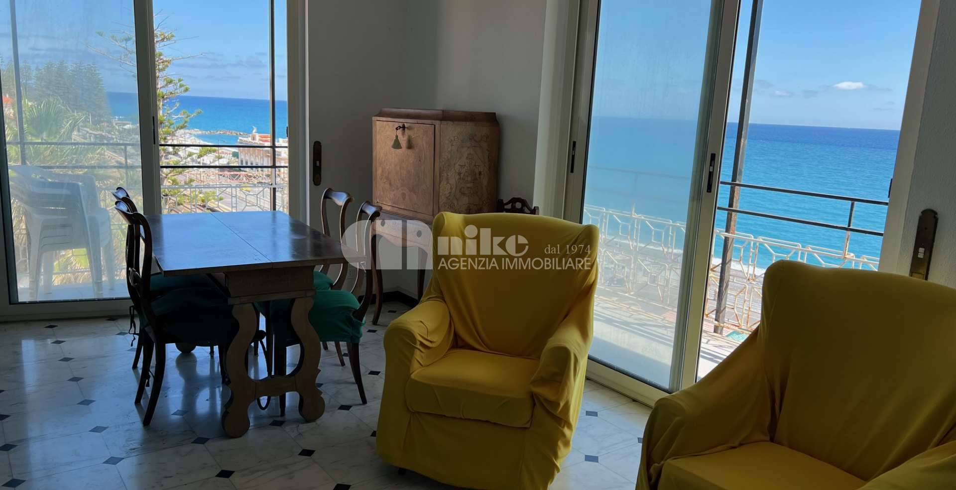 Attico con terrazza vista mare