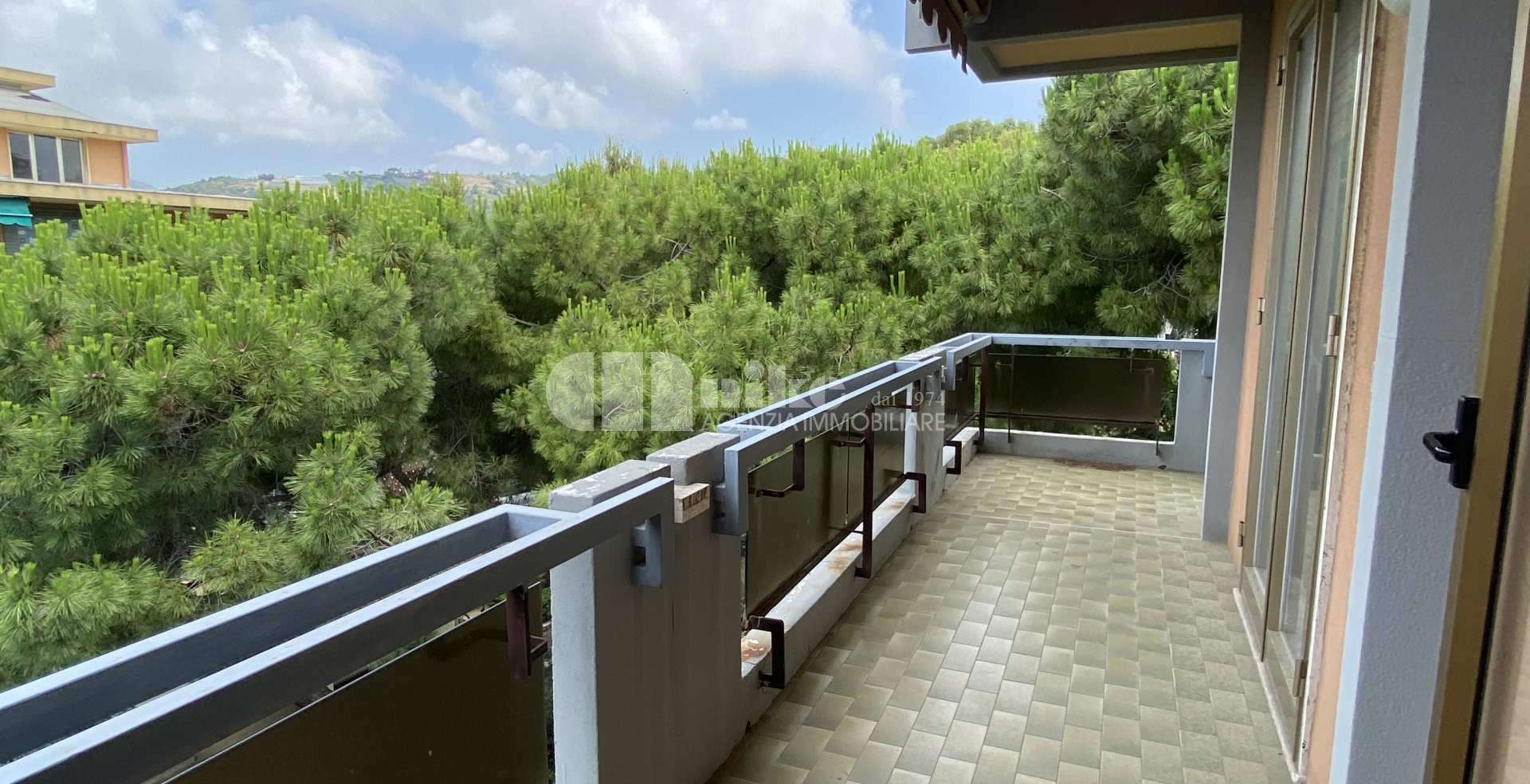 Bordighera, bilocale ultimo piano