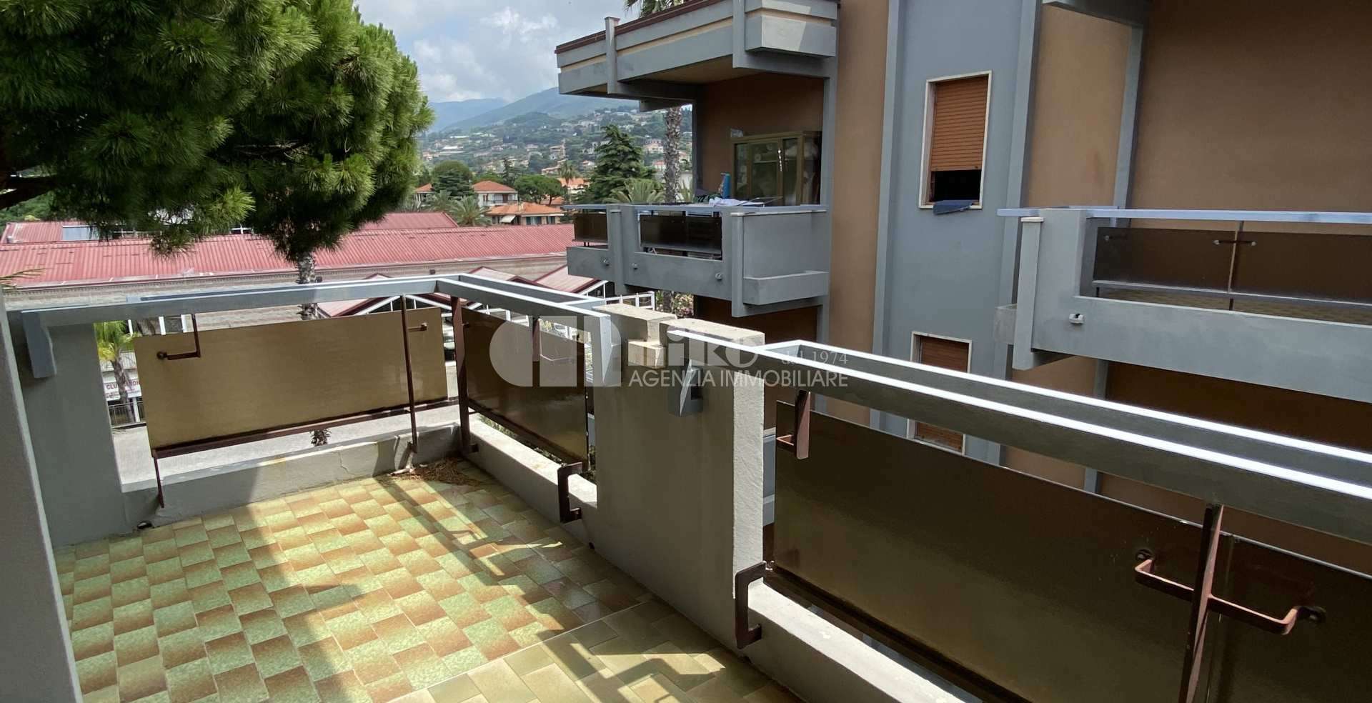 Bordighera, bilocale ultimo piano