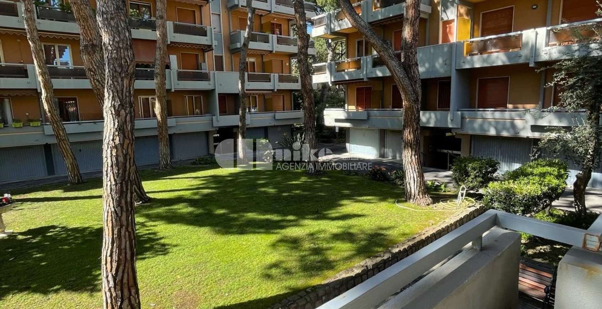 Bordighera, bilocale ultimo piano