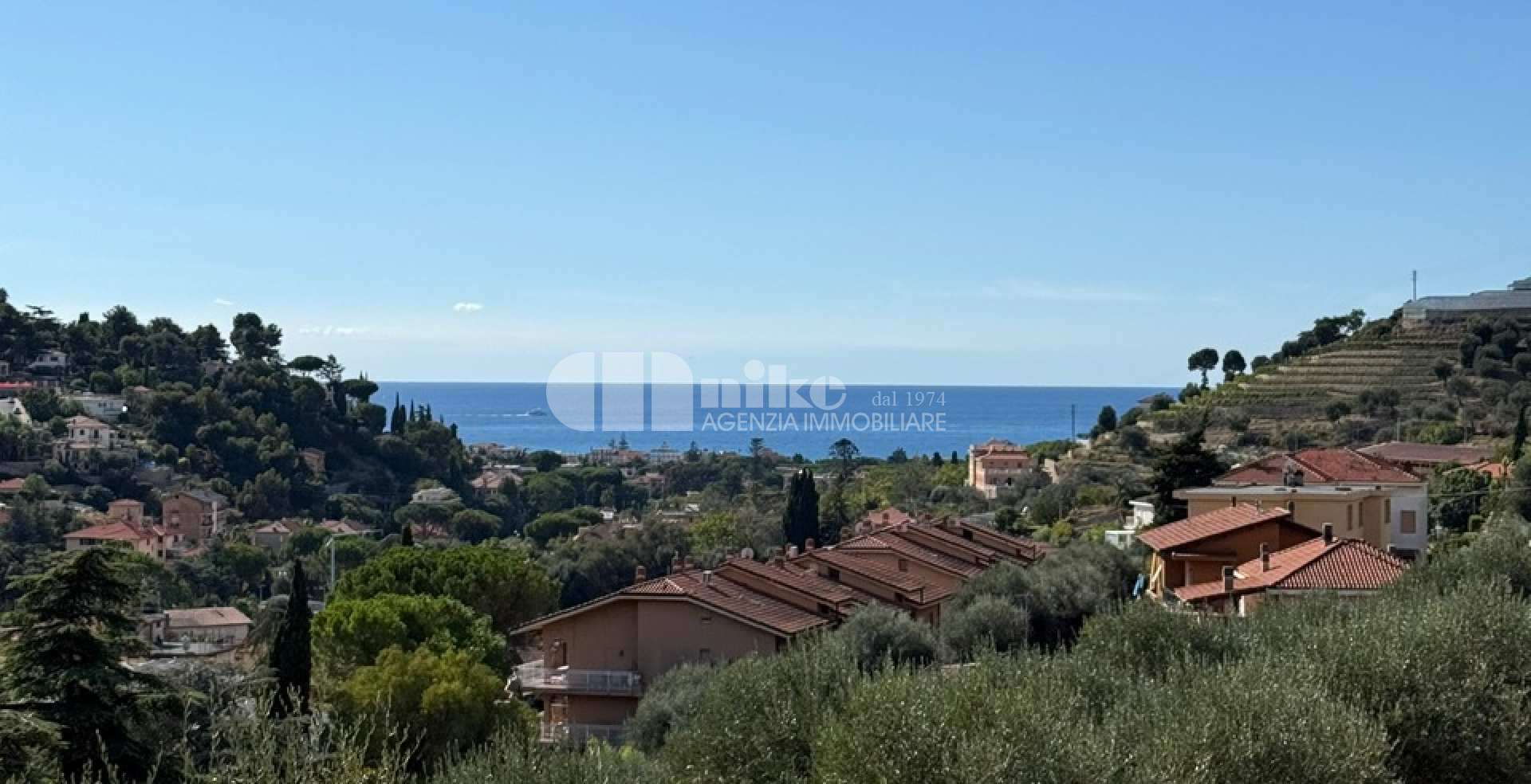 Villa in collina con vista mare