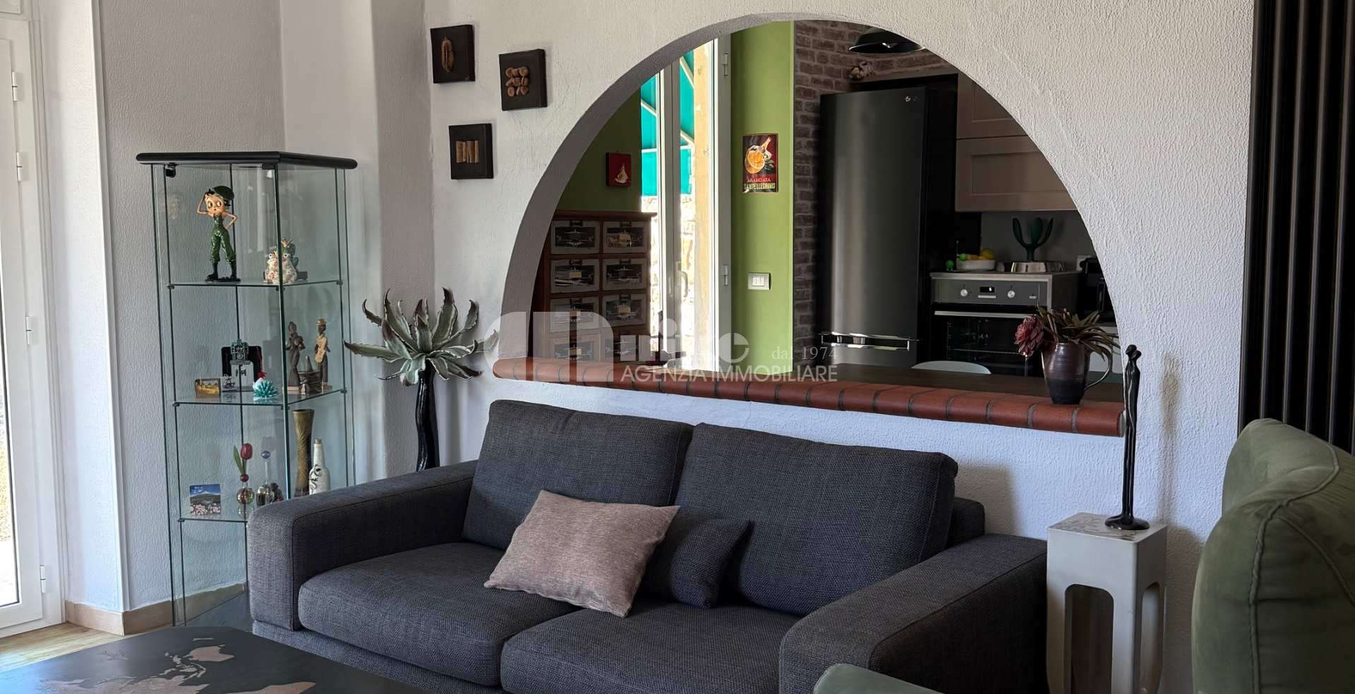 Villa in collina con vista mare