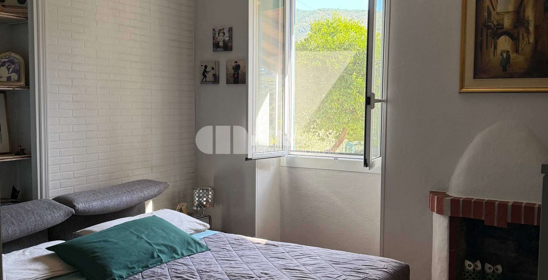 Villa in collina con vista mare