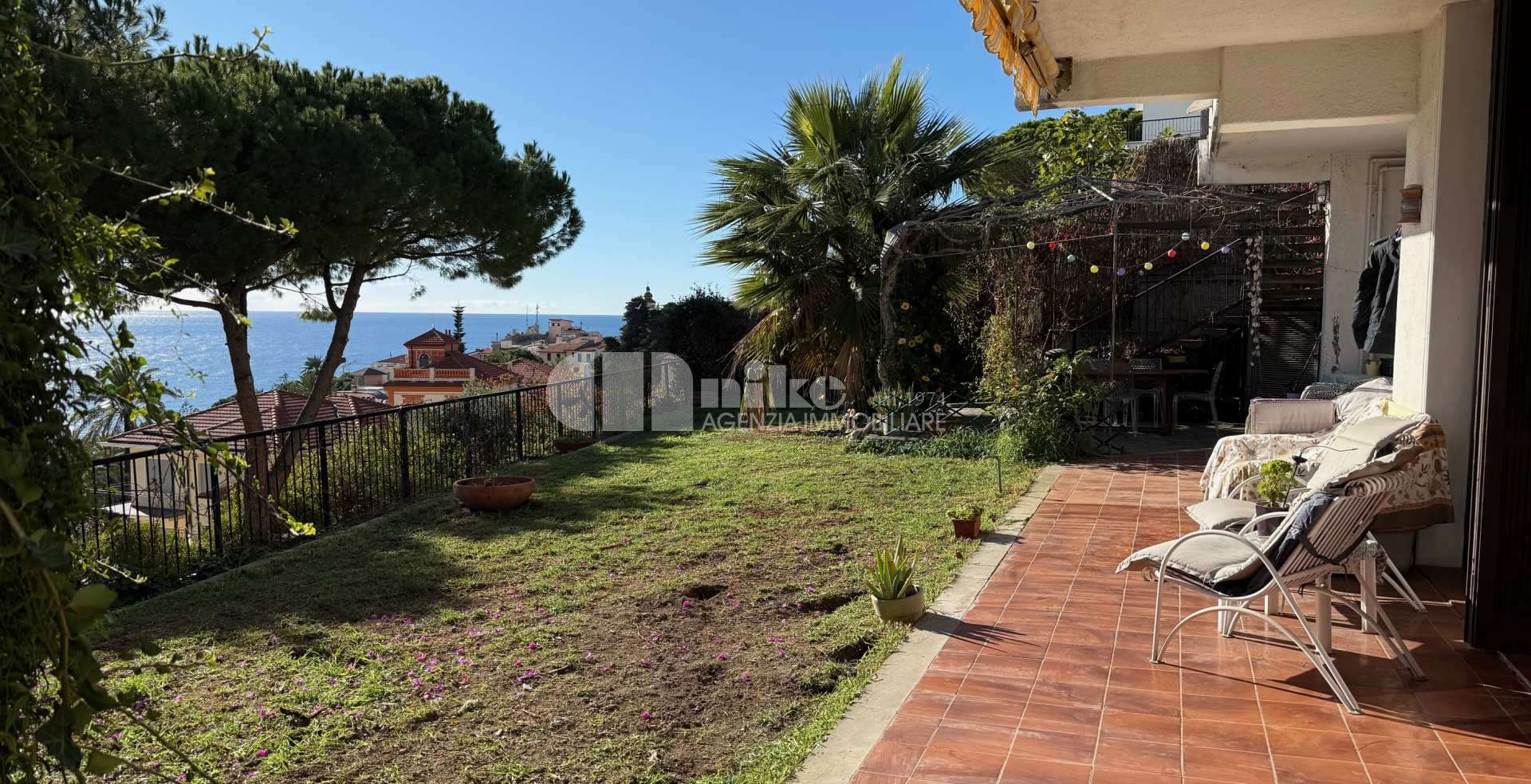 Trilocale con giardino vista mare