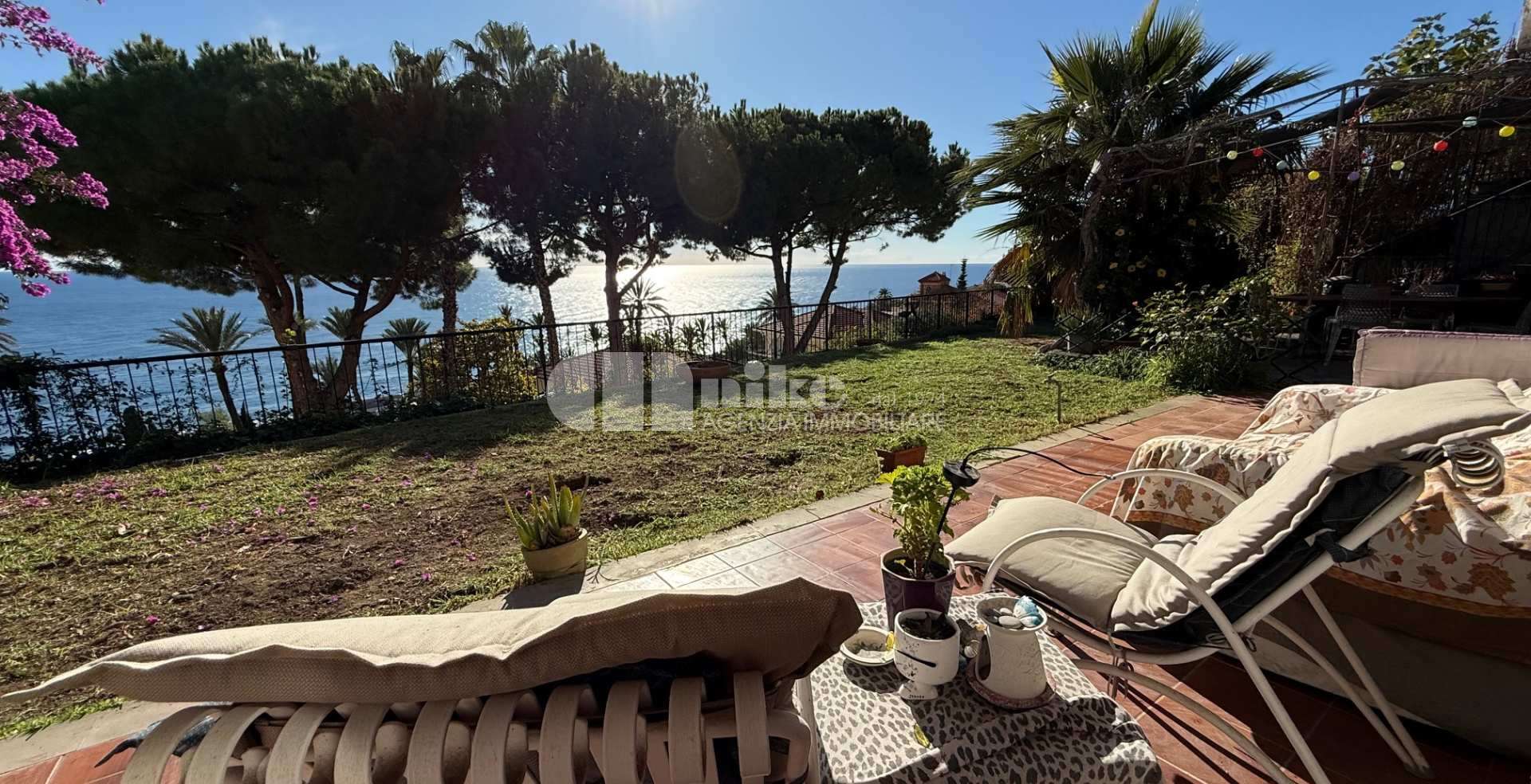 Trilocale con giardino vista mare