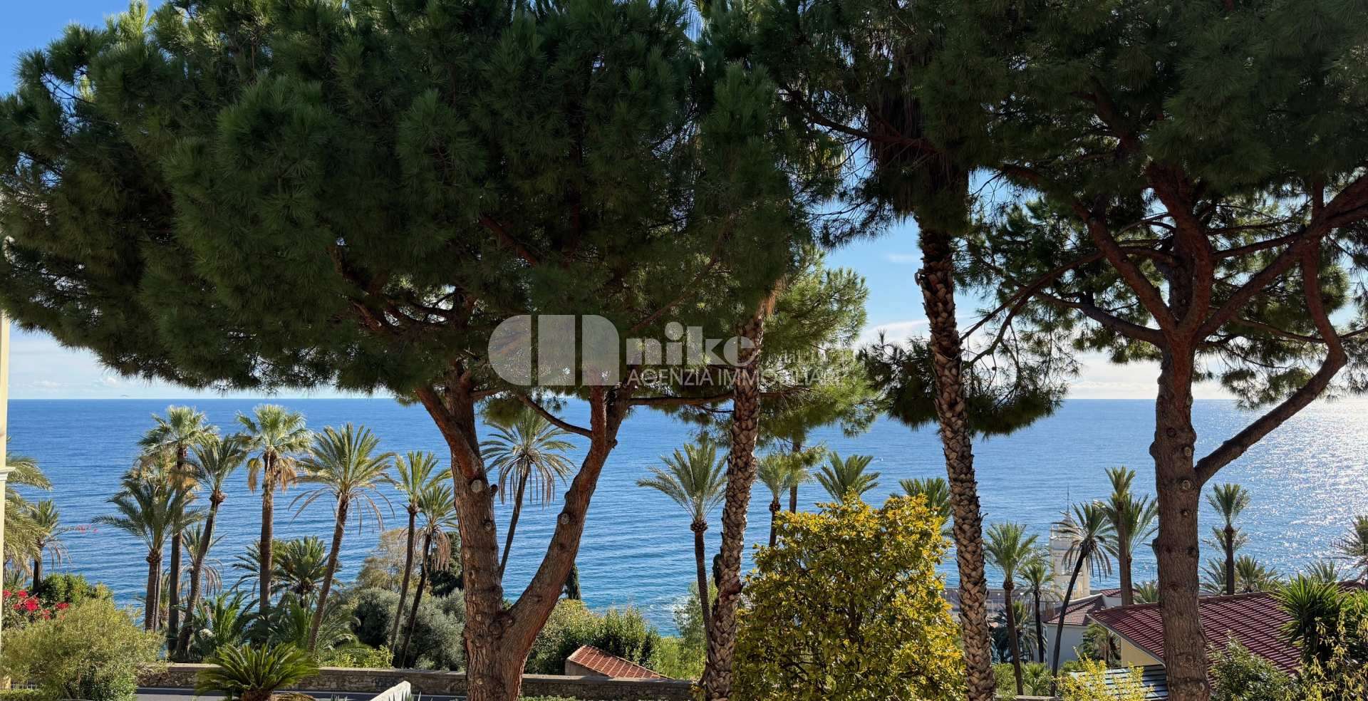 Trilocale con giardino vista mare