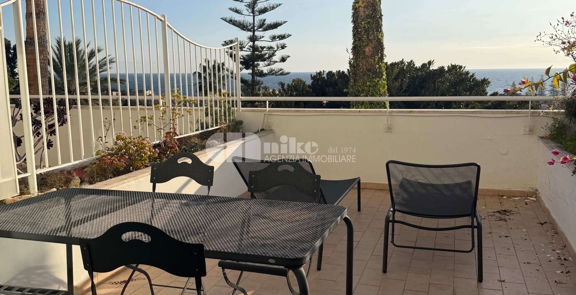 Bilocale con vista mare