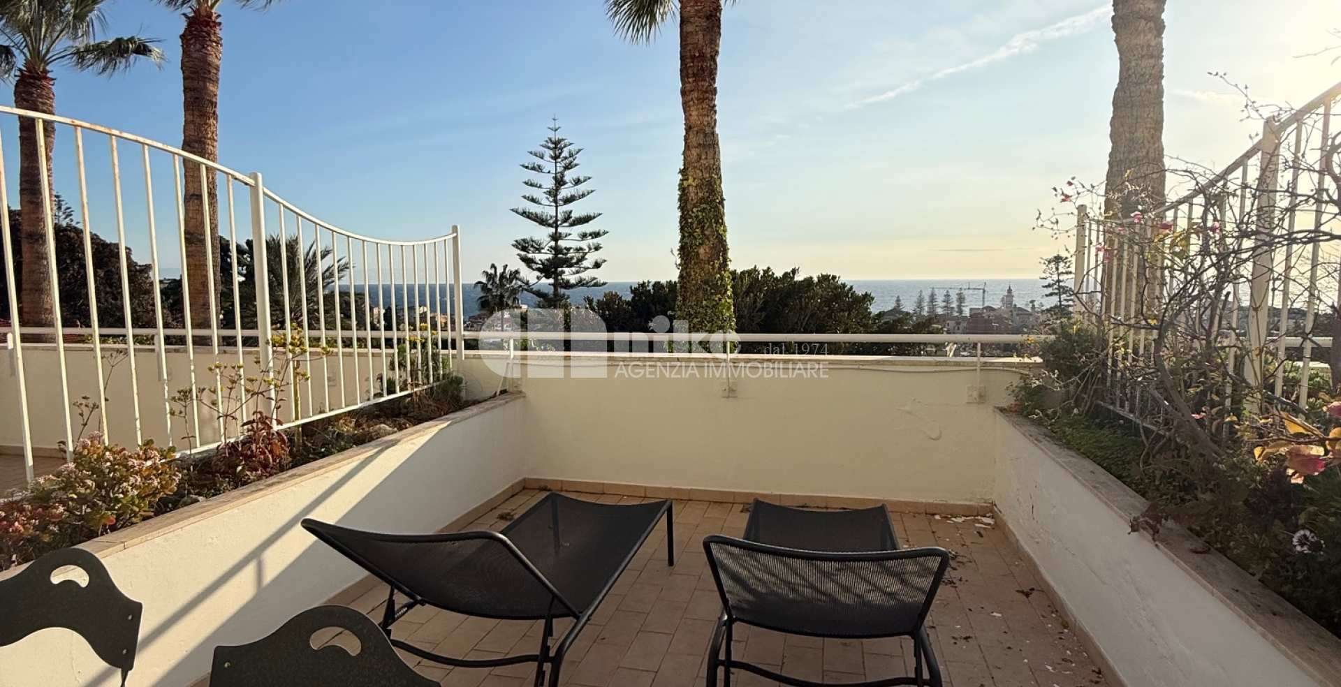 Bilocale con vista mare