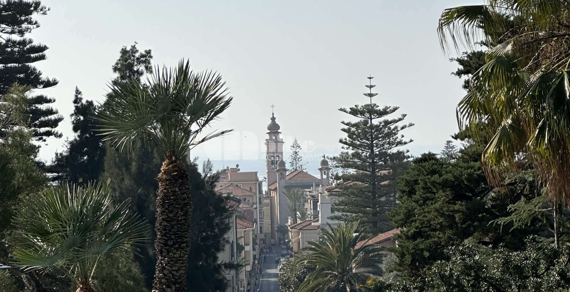 Bilocale con vista mare