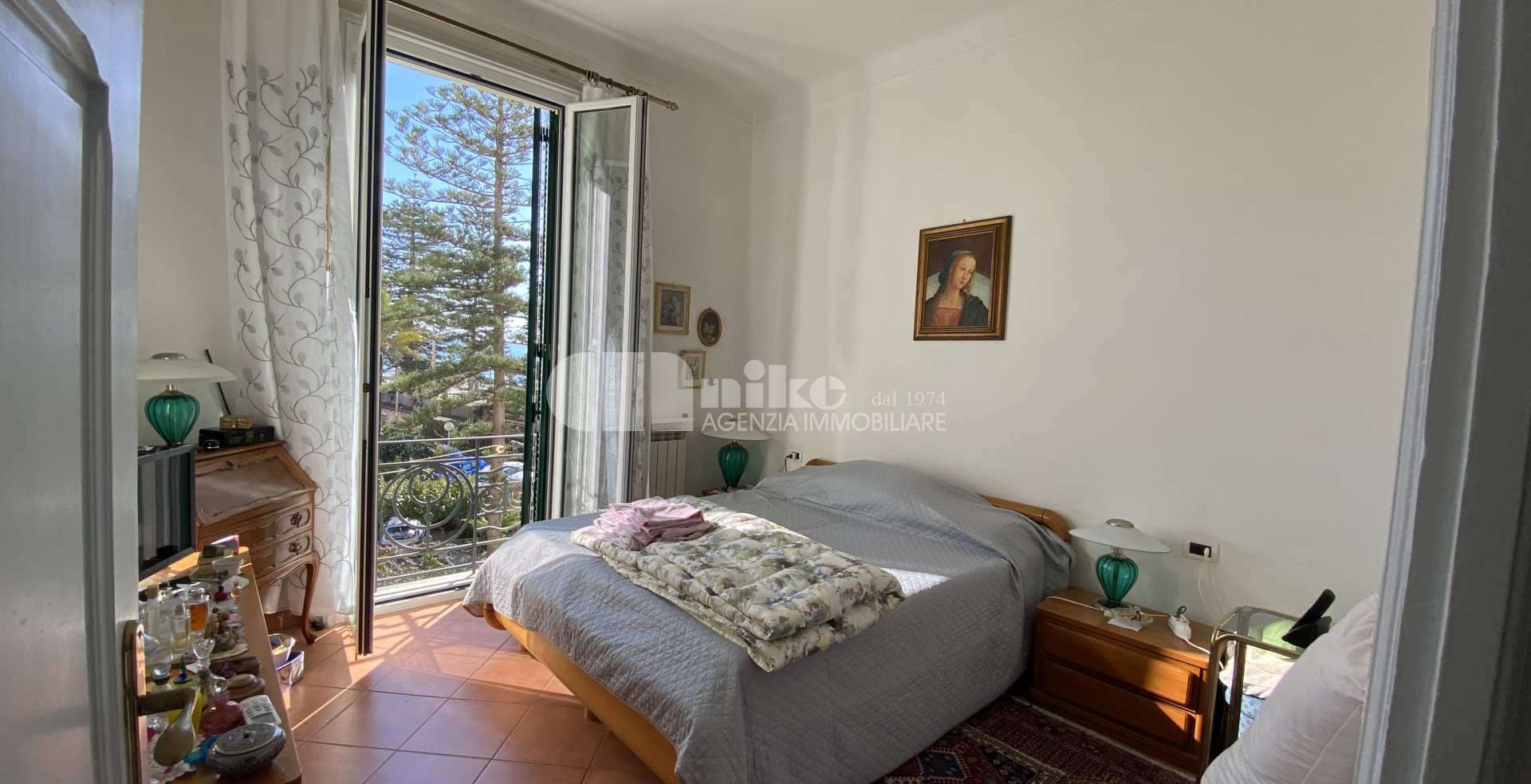 Appartamento in posizione centrale con vista mare