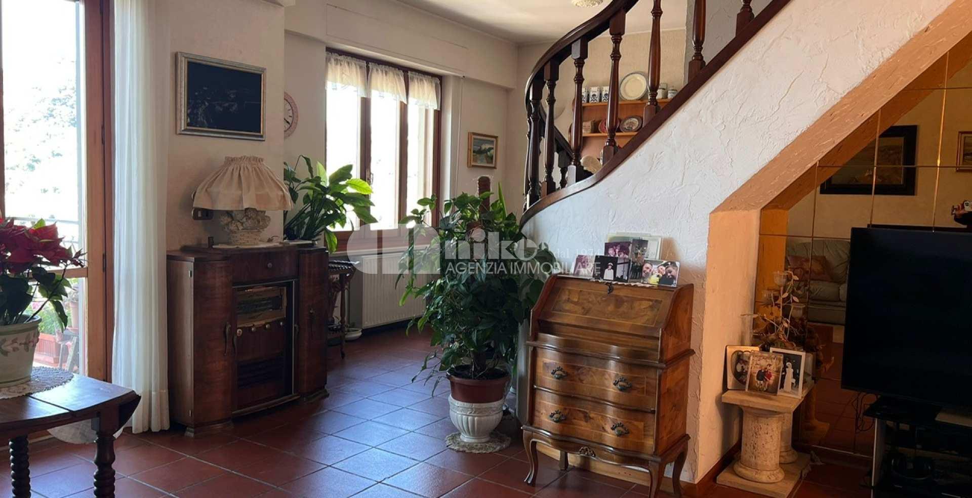 Appartamento collinare, terrazza vista mare e piscina condominiale