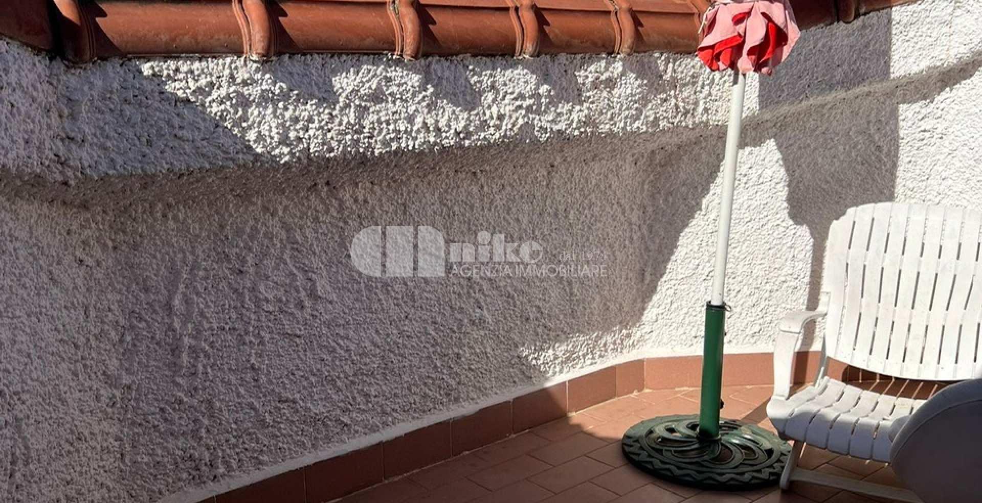 Appartamento collinare, terrazza vista mare e piscina condominiale