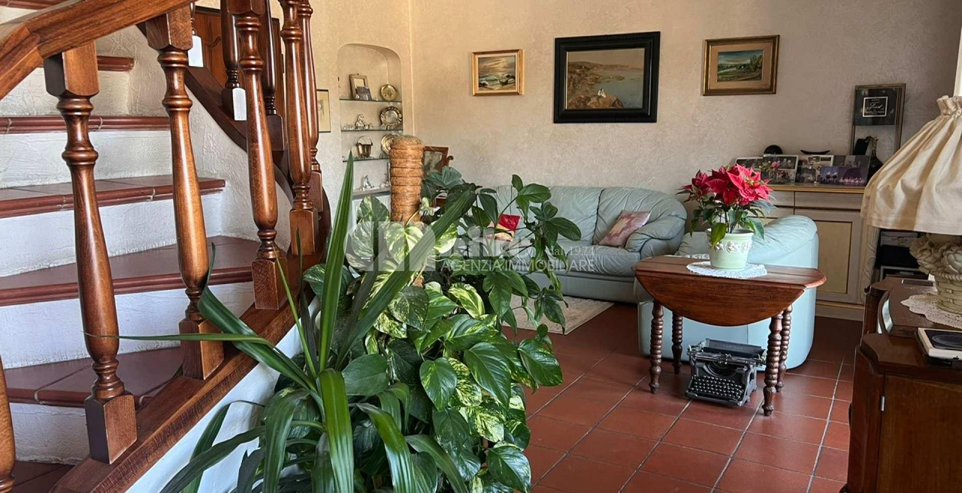 Appartamento collinare, terrazza vista mare e piscina condominiale