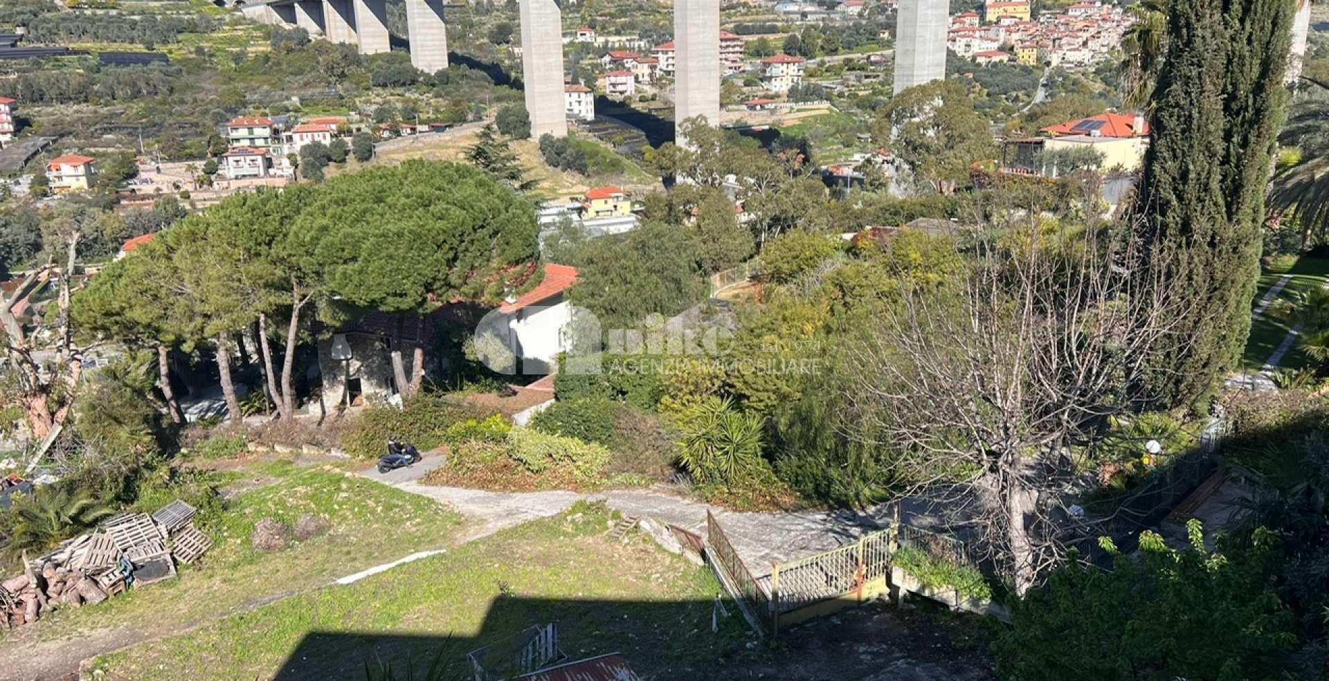 Appartamento collinare, terrazza vista mare e piscina condominiale