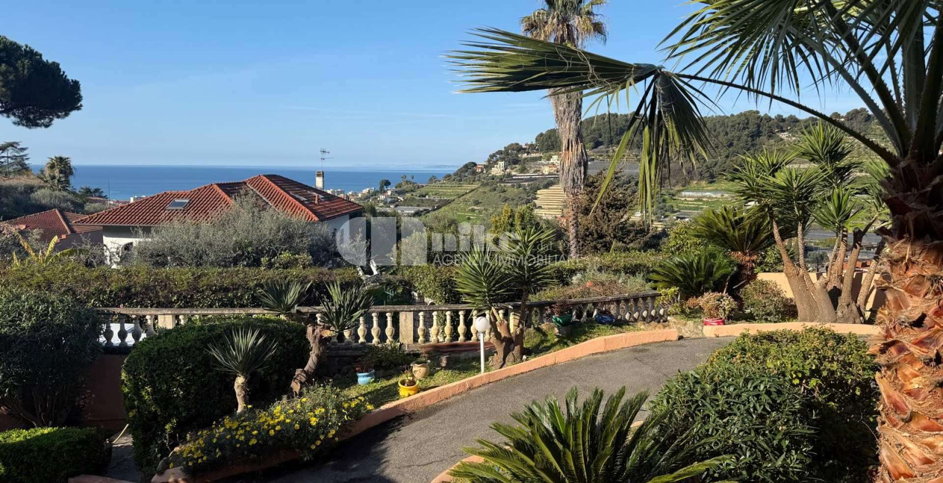 Villa unifamiliare Con piscina e vista mare