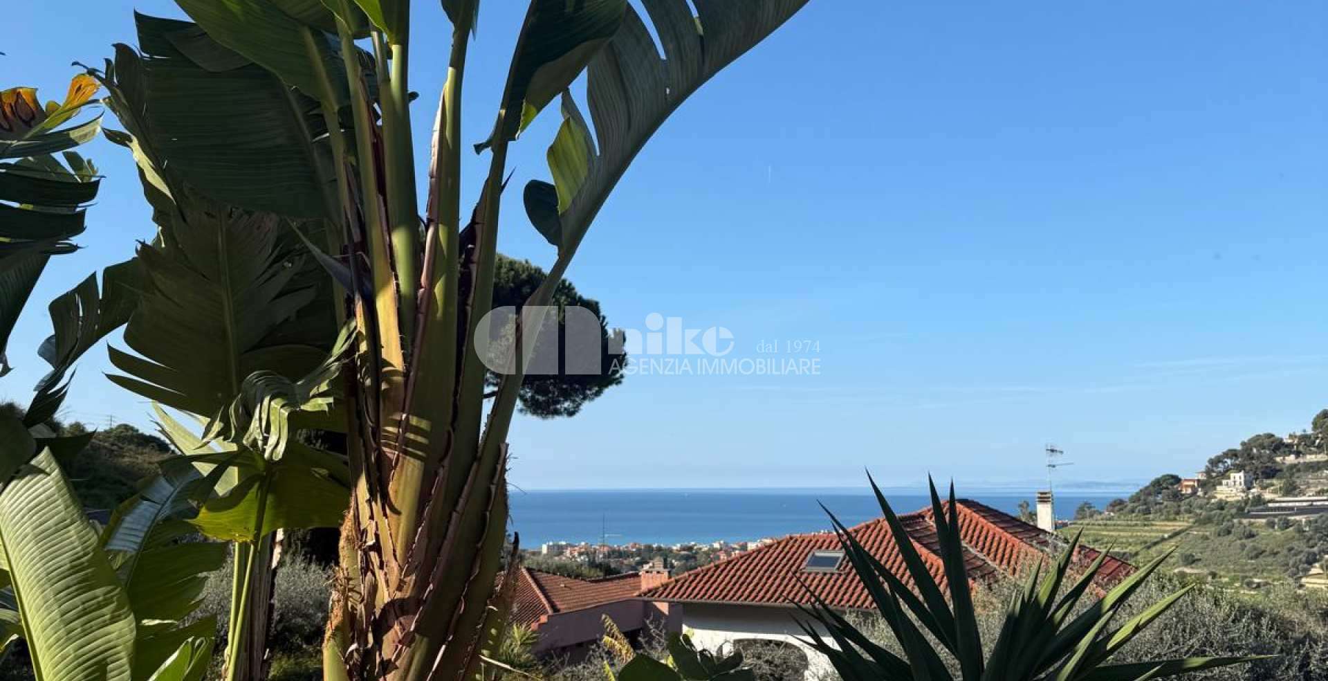 Villa unifamiliare Con piscina e vista mare