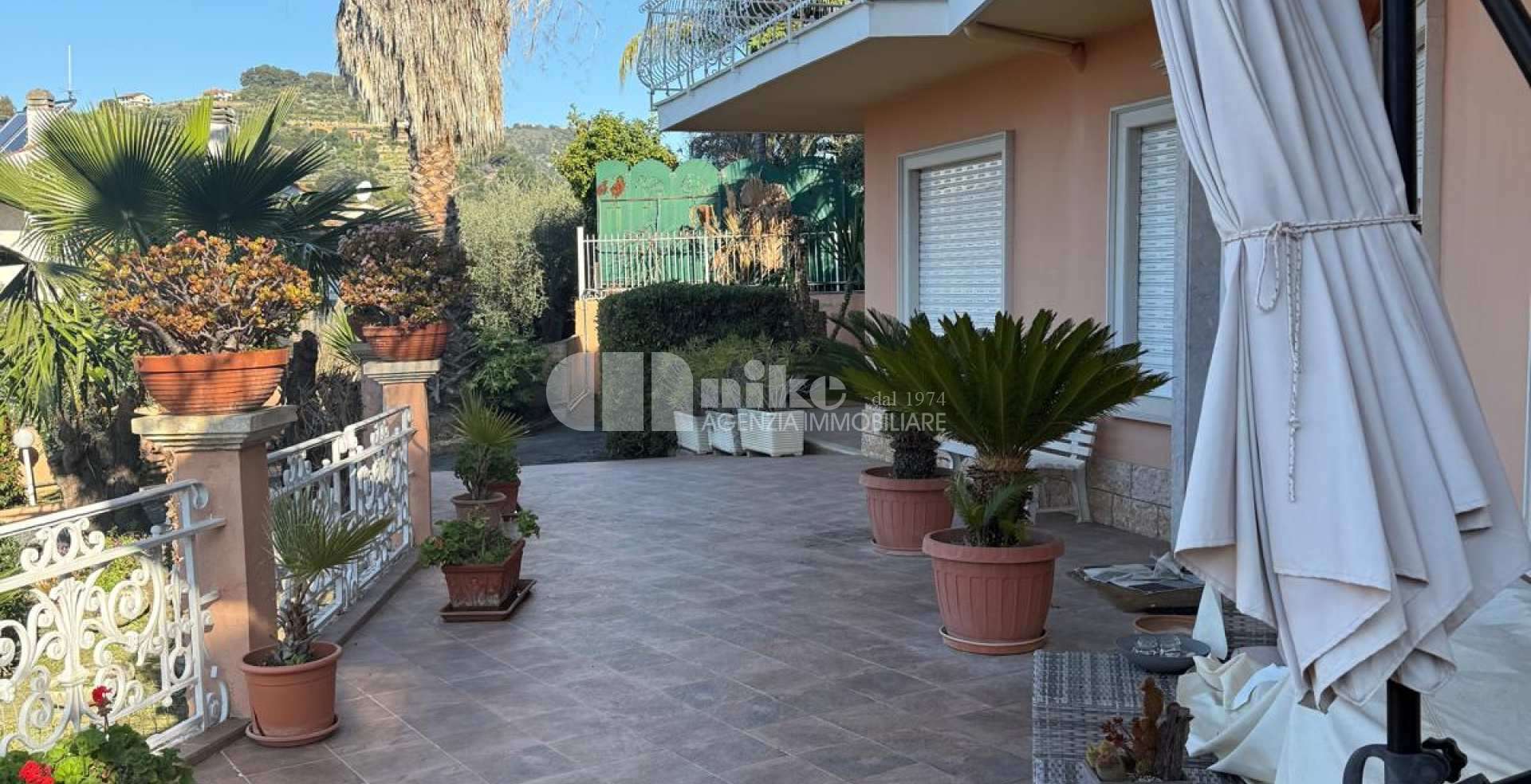 Villa unifamiliare Con piscina e vista mare