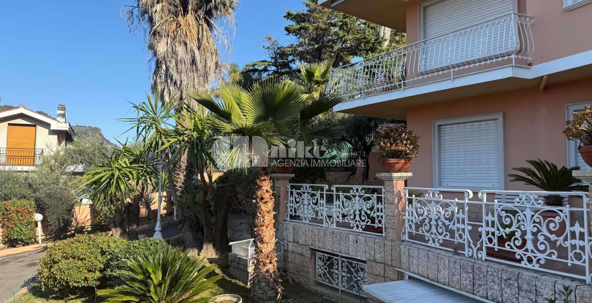 Villa unifamiliare Con piscina e vista mare