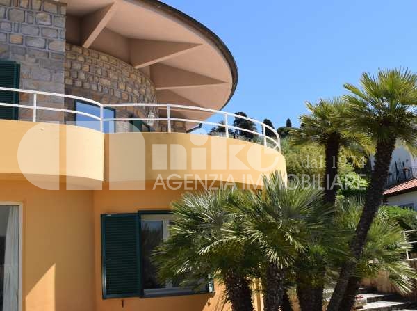 Villa con vista mare