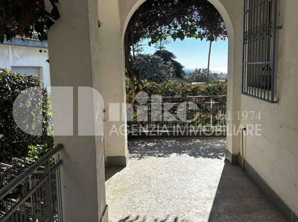Casa con vista panoramica a pochi passi dal mare