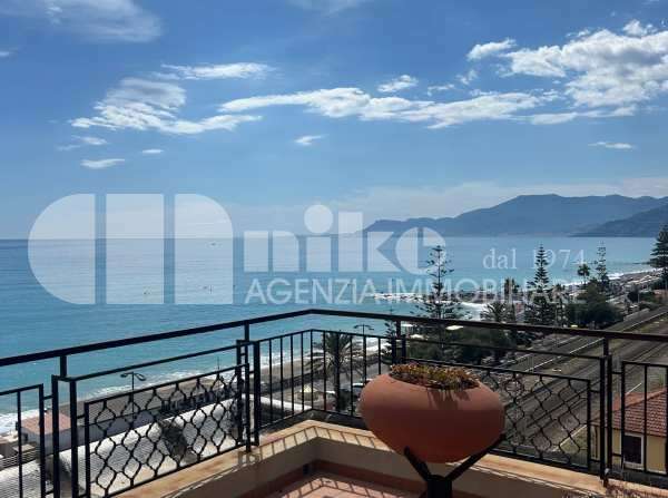 Attico con terrazza vista mare