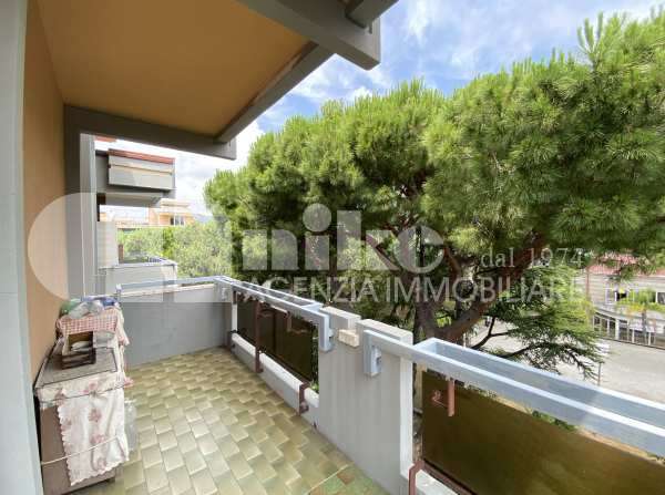 Bordighera, bilocale ultimo piano