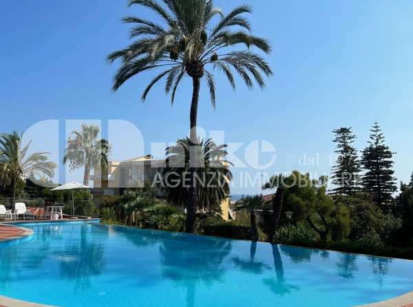 Quadrilocale vista mare con piscina condominiale