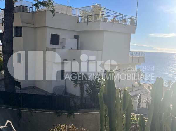 Trilocale con giardino vista mare