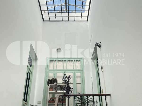 Appartamento in posizione centrale con vista mare