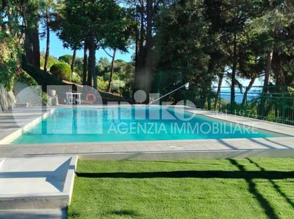 Appartamento collinare, terrazza vista mare e piscina condominiale