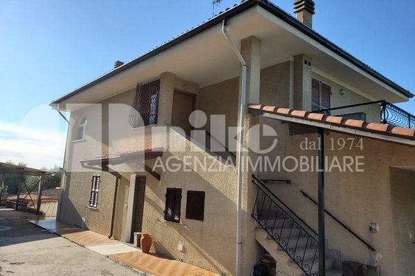 Appartamento con ingresso indipendente in casa bifamiliare  thumbnail