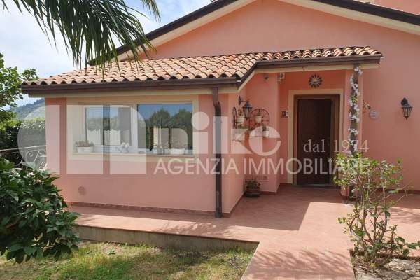 TRILOCALE IN VILLA  thumbnail