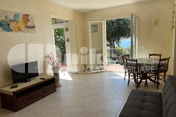 TRILOCALE IN VILLA  thumbnail