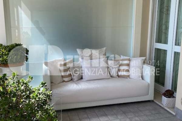 Appartamento vista mare in contesto signorile  thumbnail