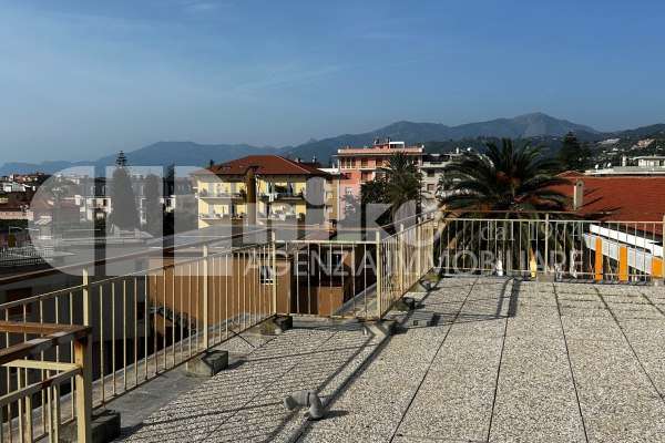 terrazza e locale di sgomebero  thumbnail