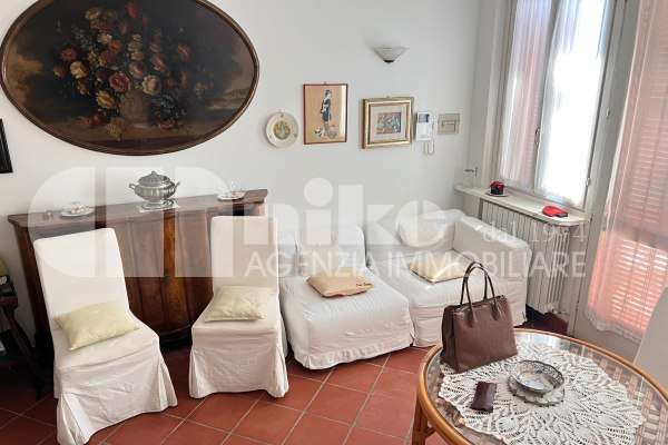 Trilocale in casa d'epoca  thumbnail