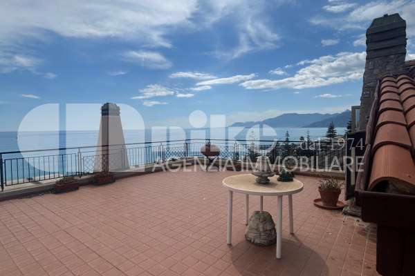 Attico con terrazza vista mare thumbnail