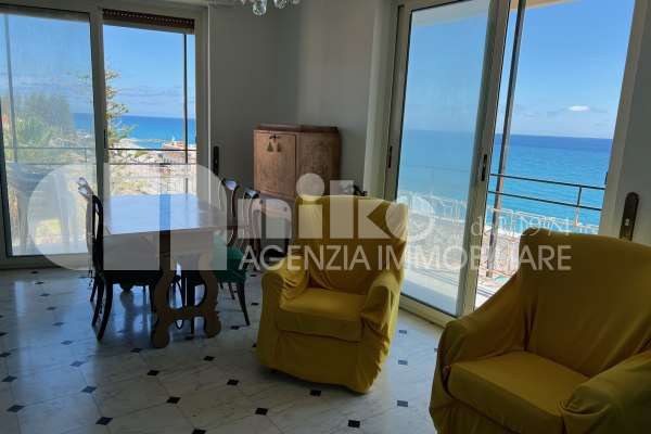 Attico con terrazza vista mare thumbnail