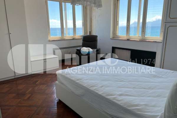 Attico con terrazza vista mare thumbnail
