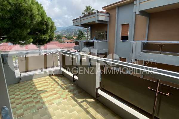 Bordighera, bilocale ultimo piano thumbnail