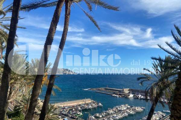Appartamento con terrazza vista mare thumbnail