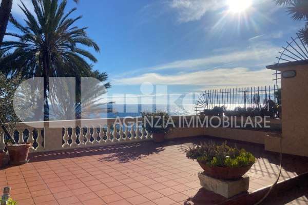 Appartamento con terrazza vista mare thumbnail