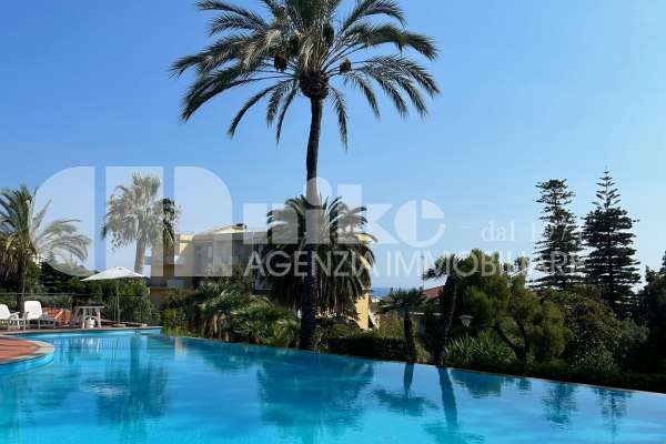 Quadrilocale vista mare con piscina condominiale thumbnail